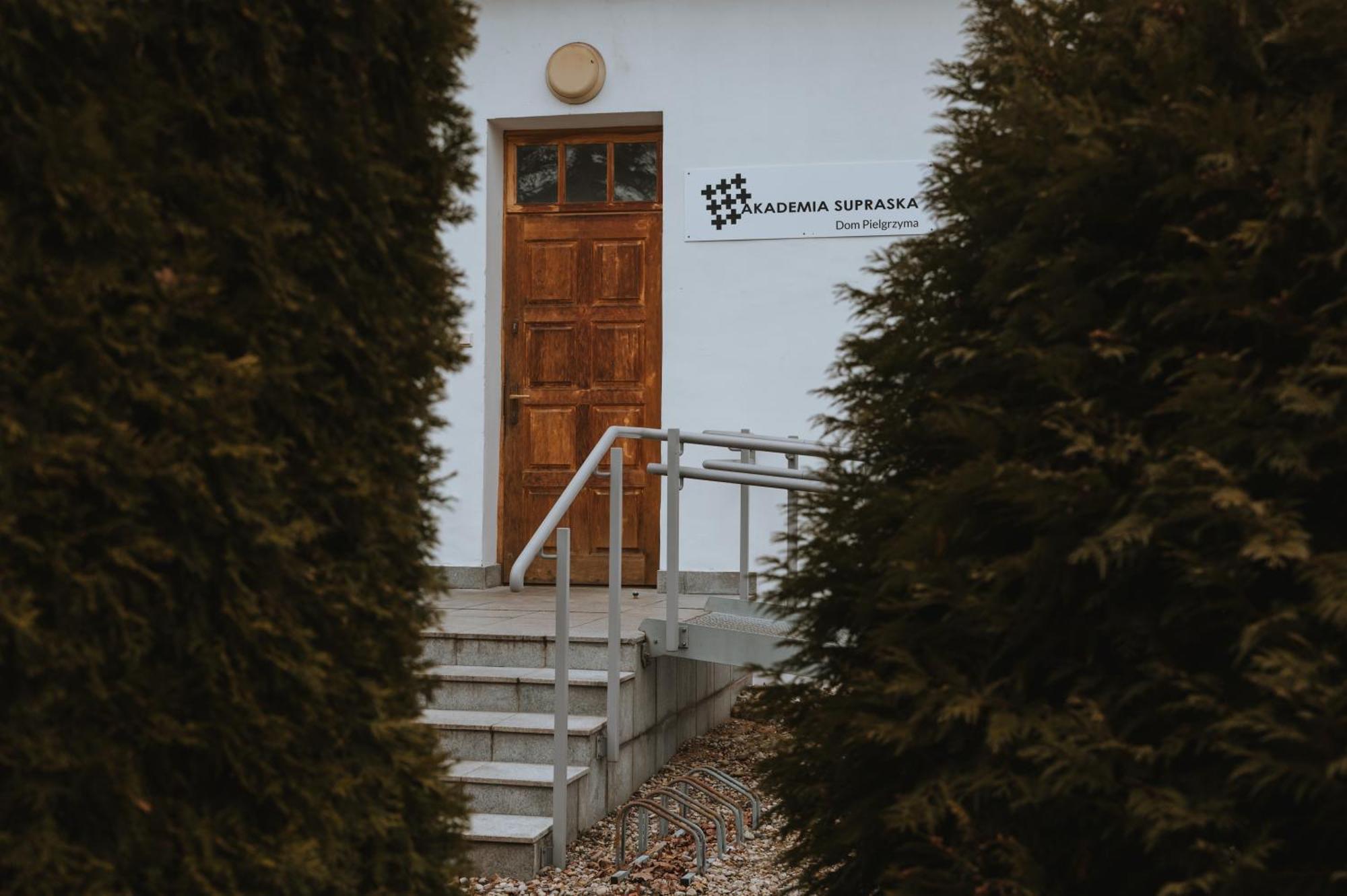 Pokoje Goscinne Domu Pielgrzyma W Supraslu Supraśl Exterior foto