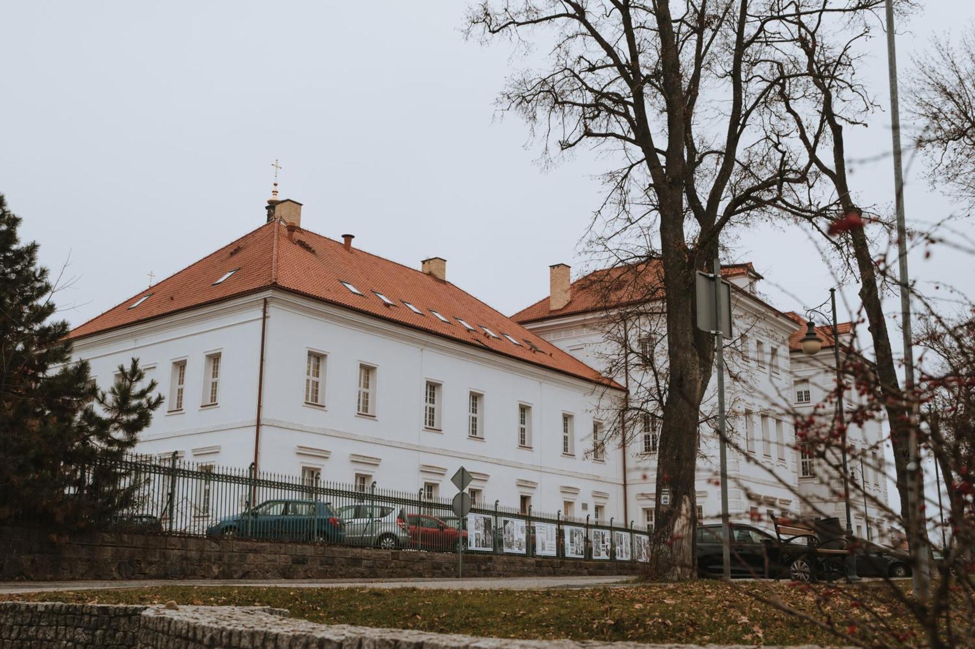 Pokoje Goscinne Domu Pielgrzyma W Supraslu Supraśl Exterior foto